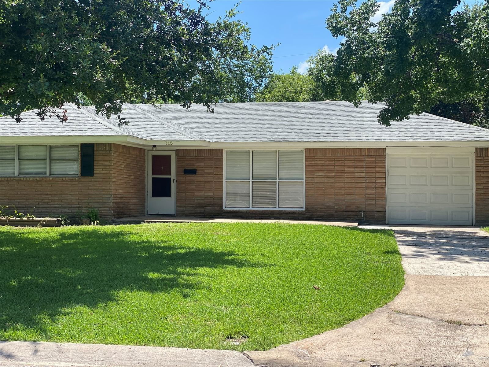 Real estate property located at 715 Grantham, Harris, Glen Arbor Sec 01, Baytown, TX, US