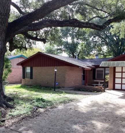 Real estate property located at 807 Golf, Fort Bend, Crestmont Village, Stafford, TX, US