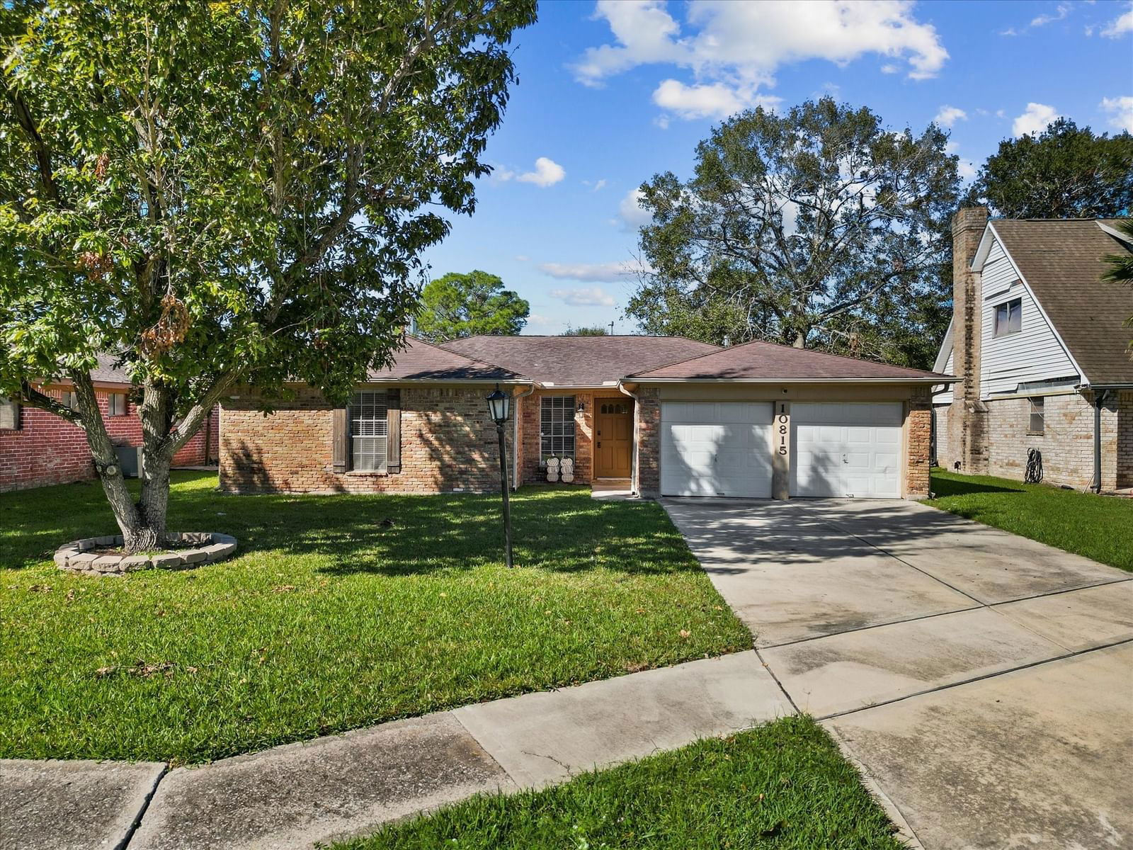 Real estate property located at 10815 Sagecrest, Harris, Sagemont, Houston, TX, US