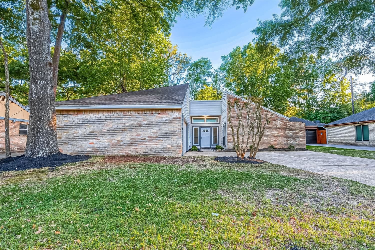 Real estate property located at 2910 Holly Green, Harris, Elm Grove Village Sec 01, Kingwood, TX, US