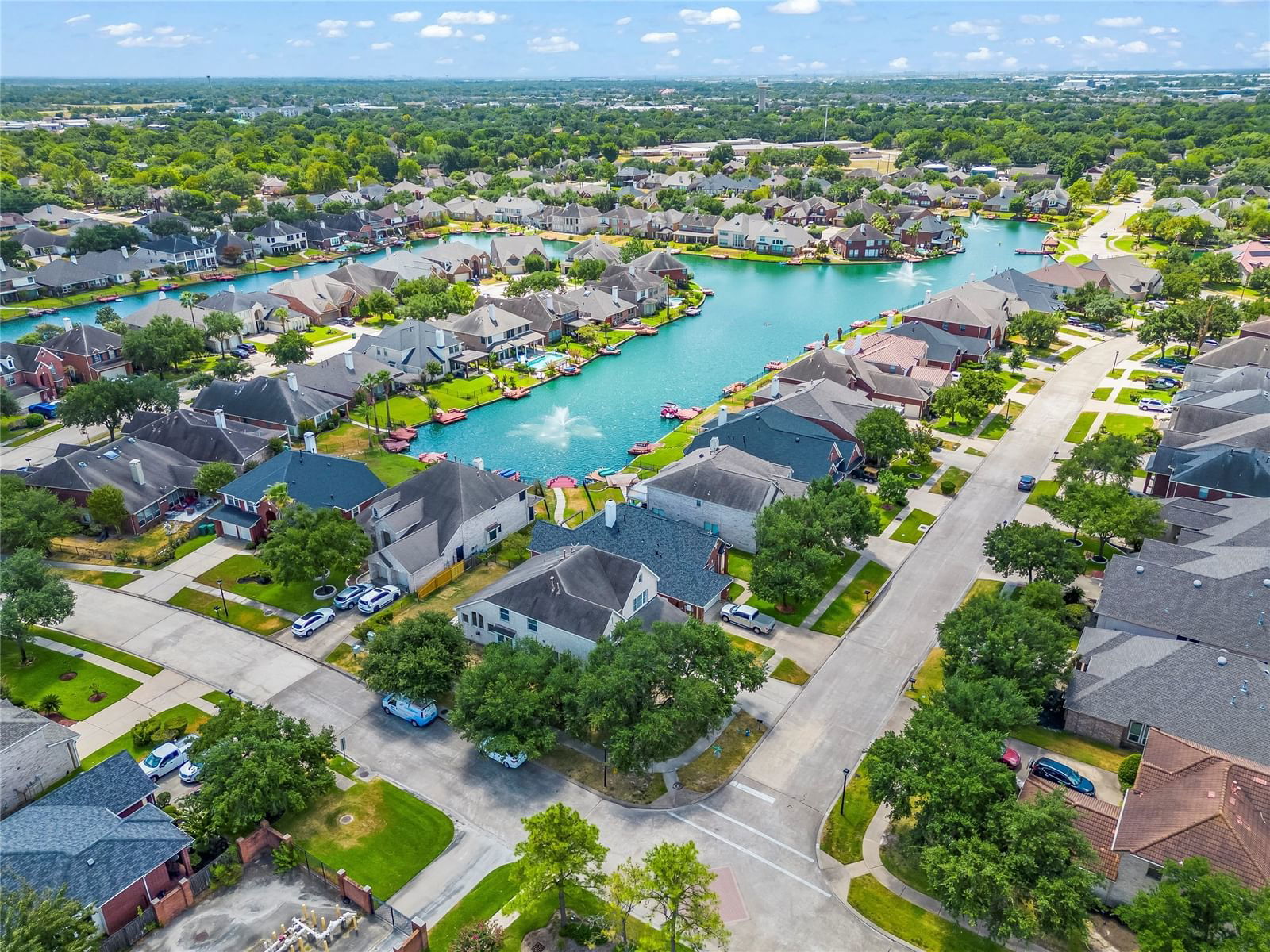 Real estate property located at 10130 Lakeside Gables, Harris, Windermere Lakes Sec 01, Houston, TX, US