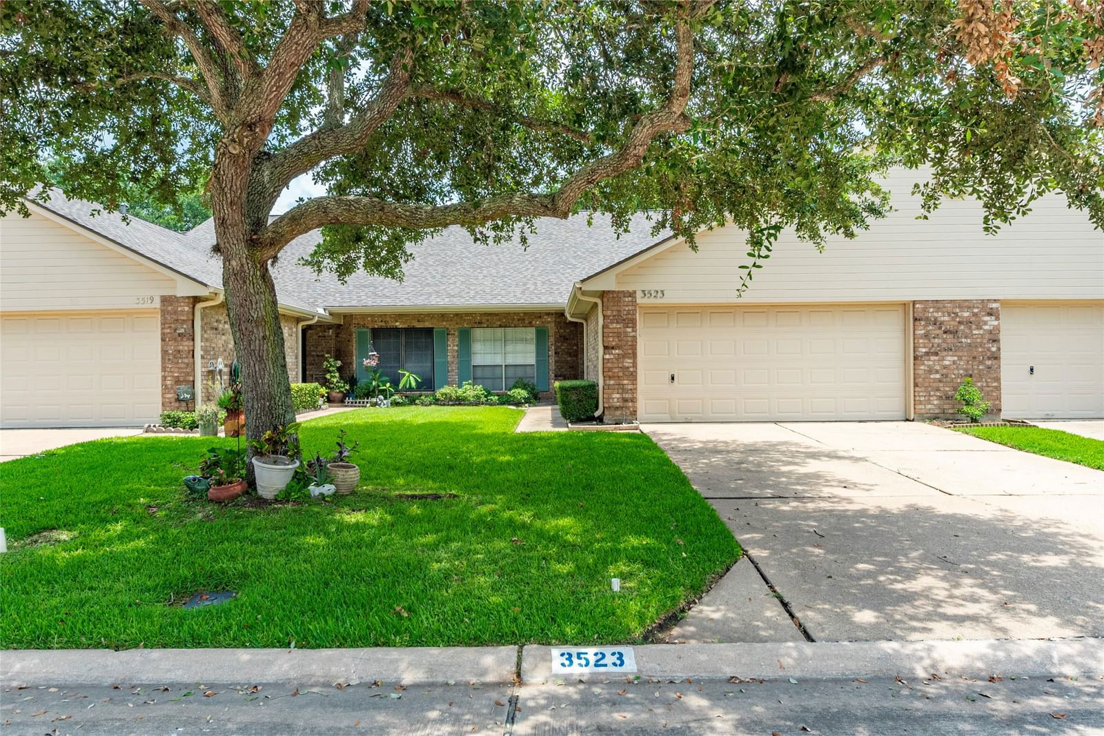 Real estate property located at 3523 Teakwood, Brazoria, Country Grove Twnhms Sec 5, Pearland, TX, US