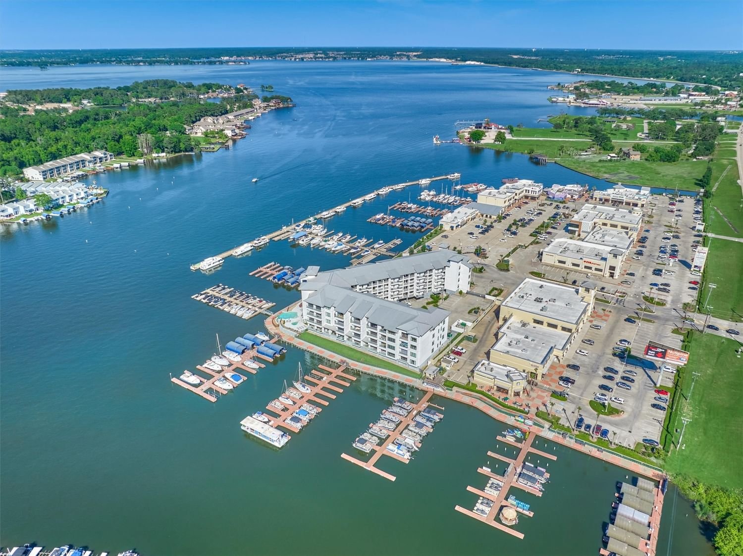 Real estate property located at 199 Waterpoint Ct #207, Montgomery, Shoreline On Lake Conroe Condo, Conroe, TX, US