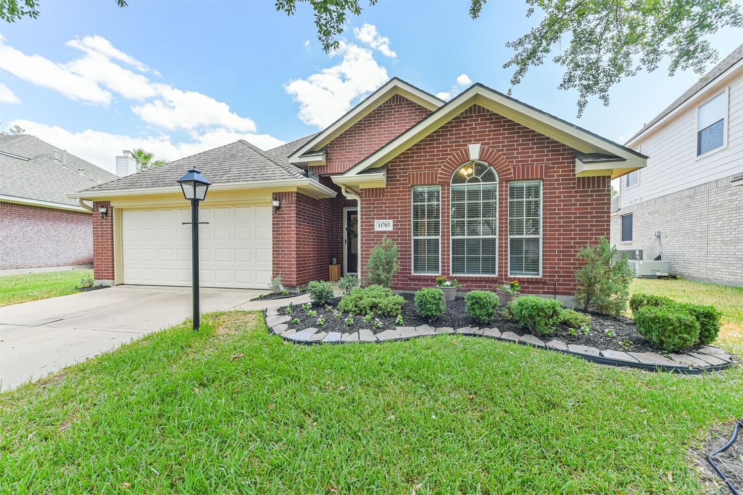Real estate property located at 11703 Canyon Drop, Harris, Tomball, TX, US