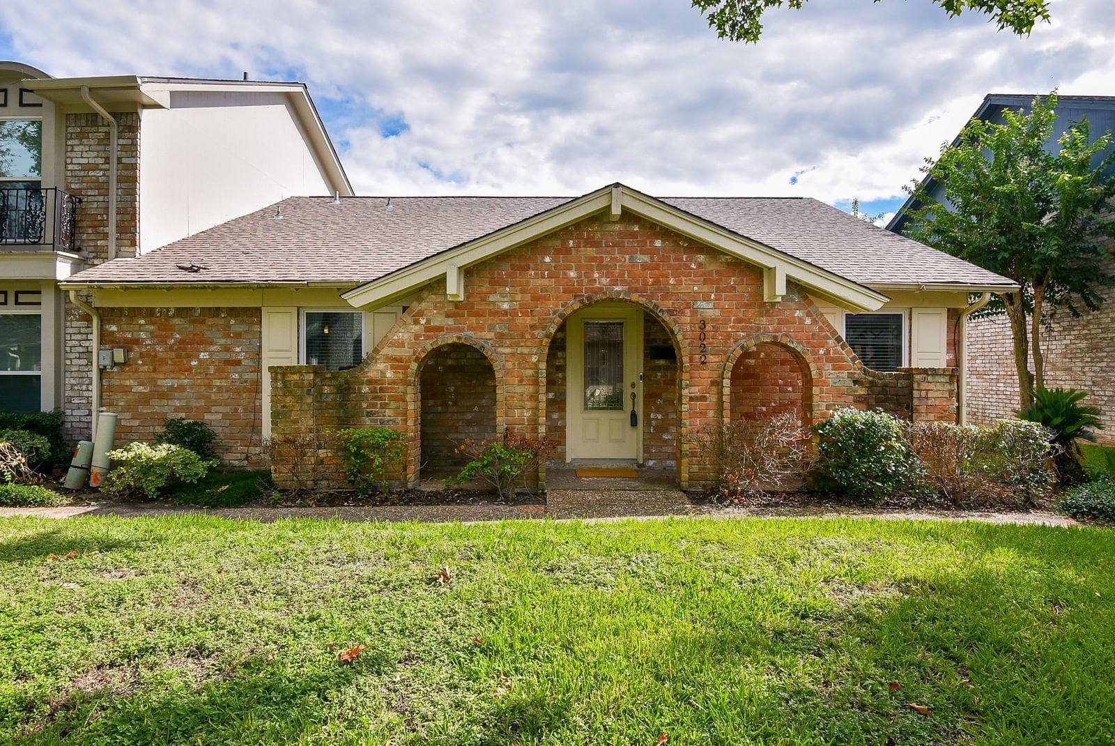 Real estate property located at 3022 Gessner, Harris, Spring Shadows Th 1, Houston, TX, US