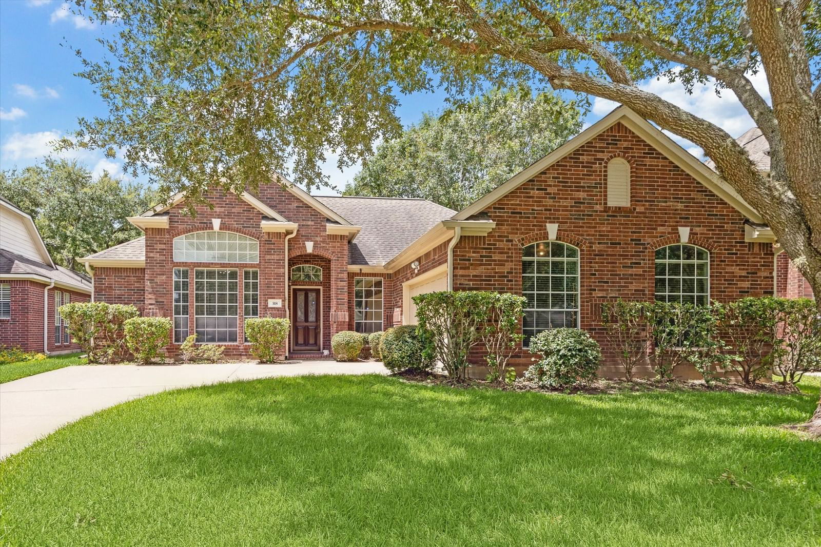 Real estate property located at 318 Brook Forest, Fort Bend, Sugar Lakes, Sugar Land, TX, US