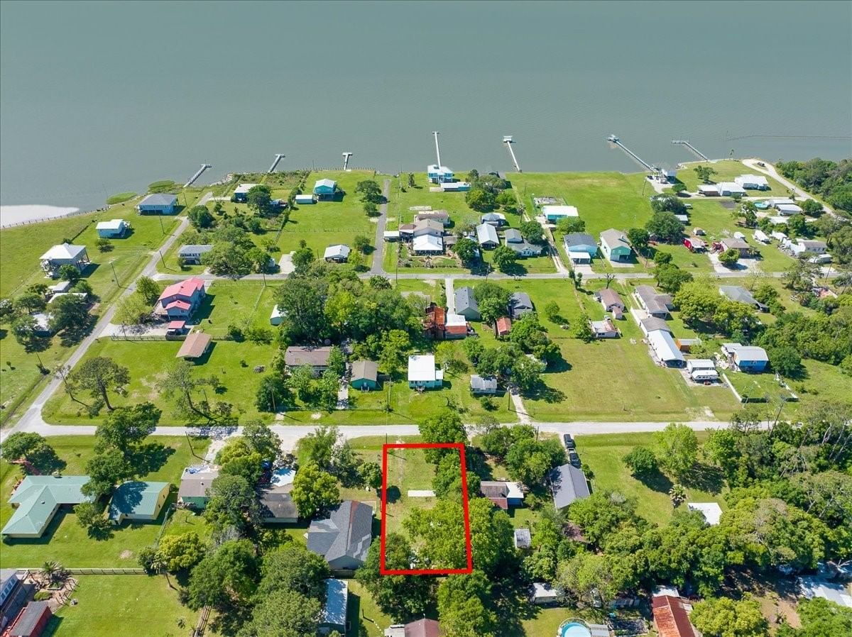 Real estate property located at 215 Bayshore, Chambers, Southshores #1 Sub, Anahuac, TX, US