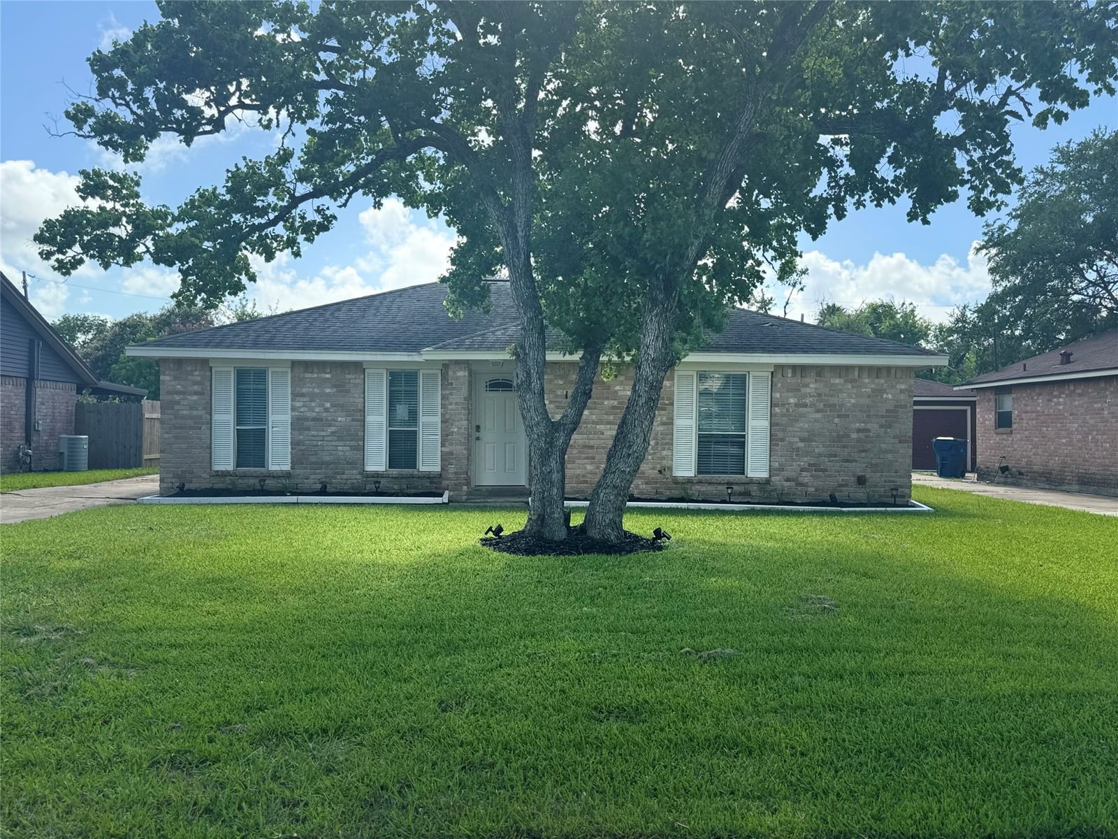 Real estate property located at 1310 Northbrook, Brazoria, Northview Sec 2 Angleton, Angleton, TX, US