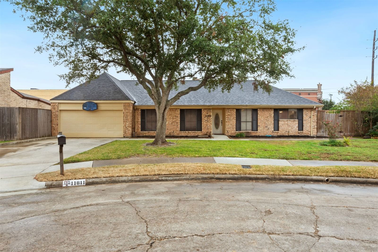 Real estate property located at 11811 Meadow Crest, Fort Bend, Meadowglen, Meadows Place, TX, US