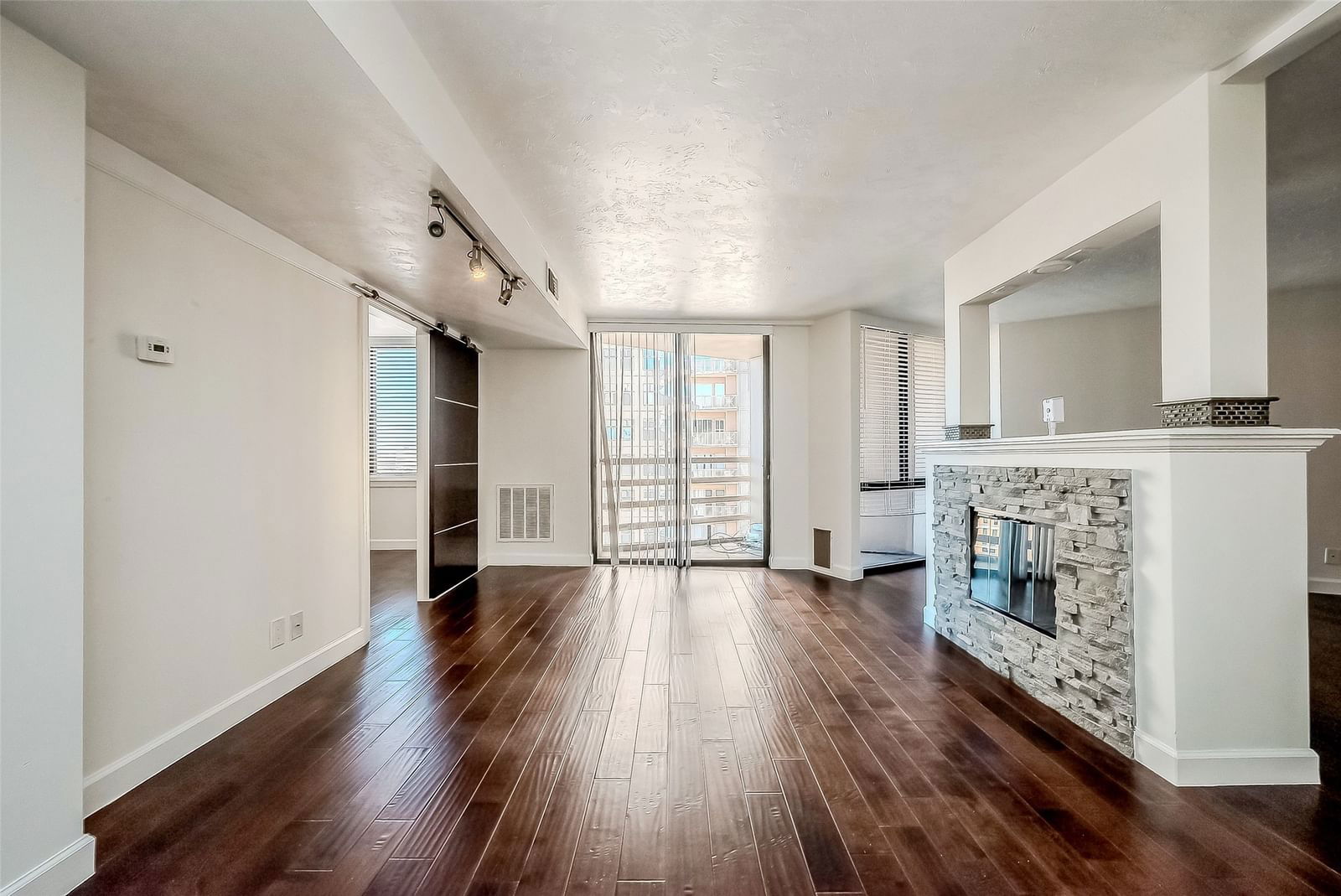 Real estate property located at 3525 Sage #1613, Harris, 3525 Sage Street Condo, Houston, TX, US