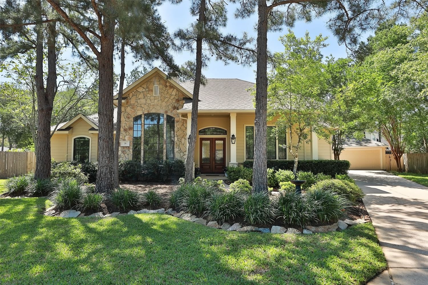 Real estate property located at 75 Pleasant Bend, Montgomery, Wdlnds Village Alden Br 23, The Woodlands, TX, US