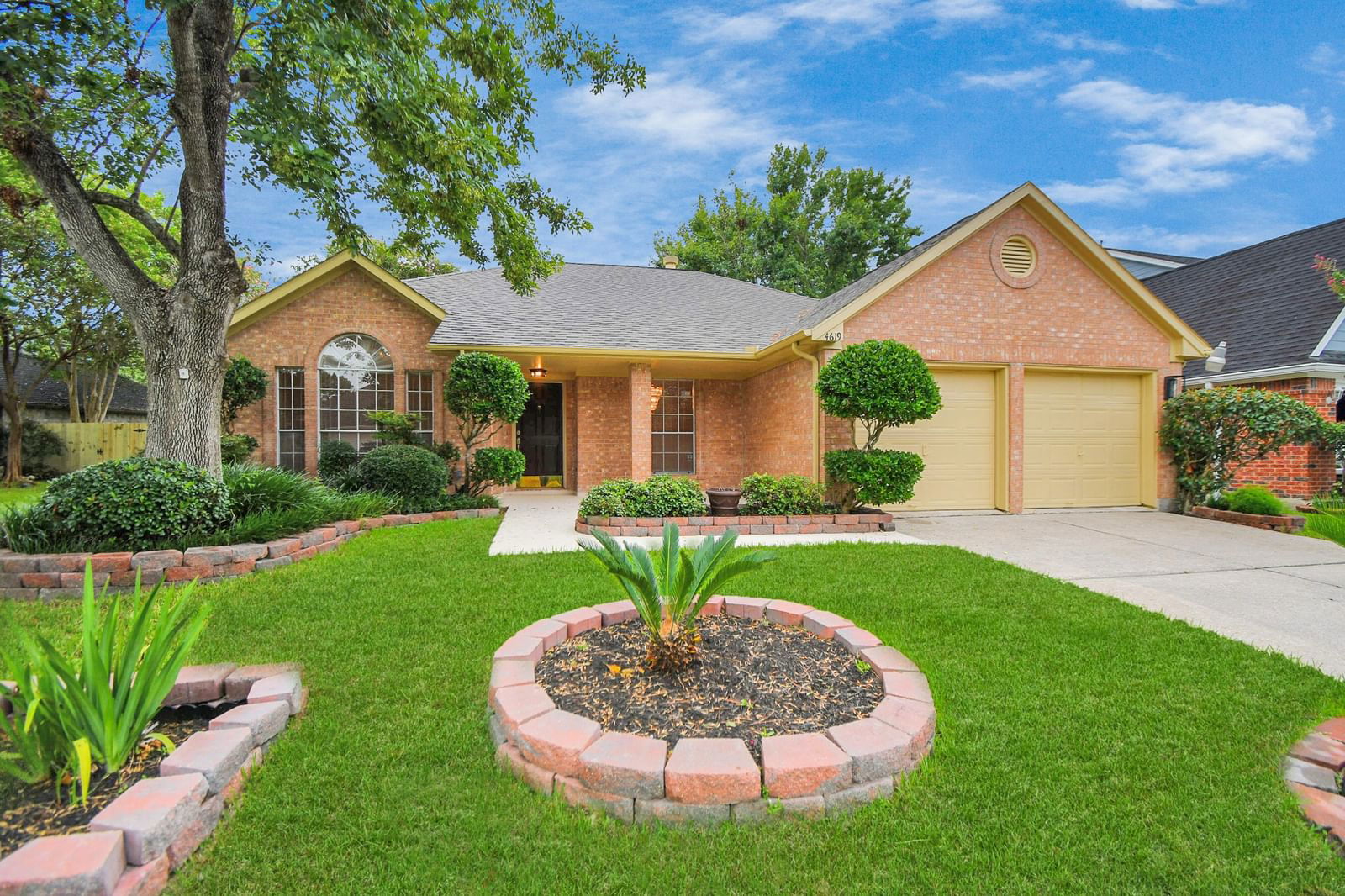 Real estate property located at 4619 Ten Sleep, Harris, Heritage Park Sec 15, Friendswood, TX, US