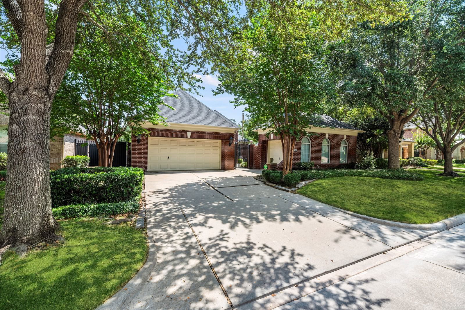 Real estate property located at 11530 Legend Manor, Harris, Royal Oaks Country Club, Houston, TX, US