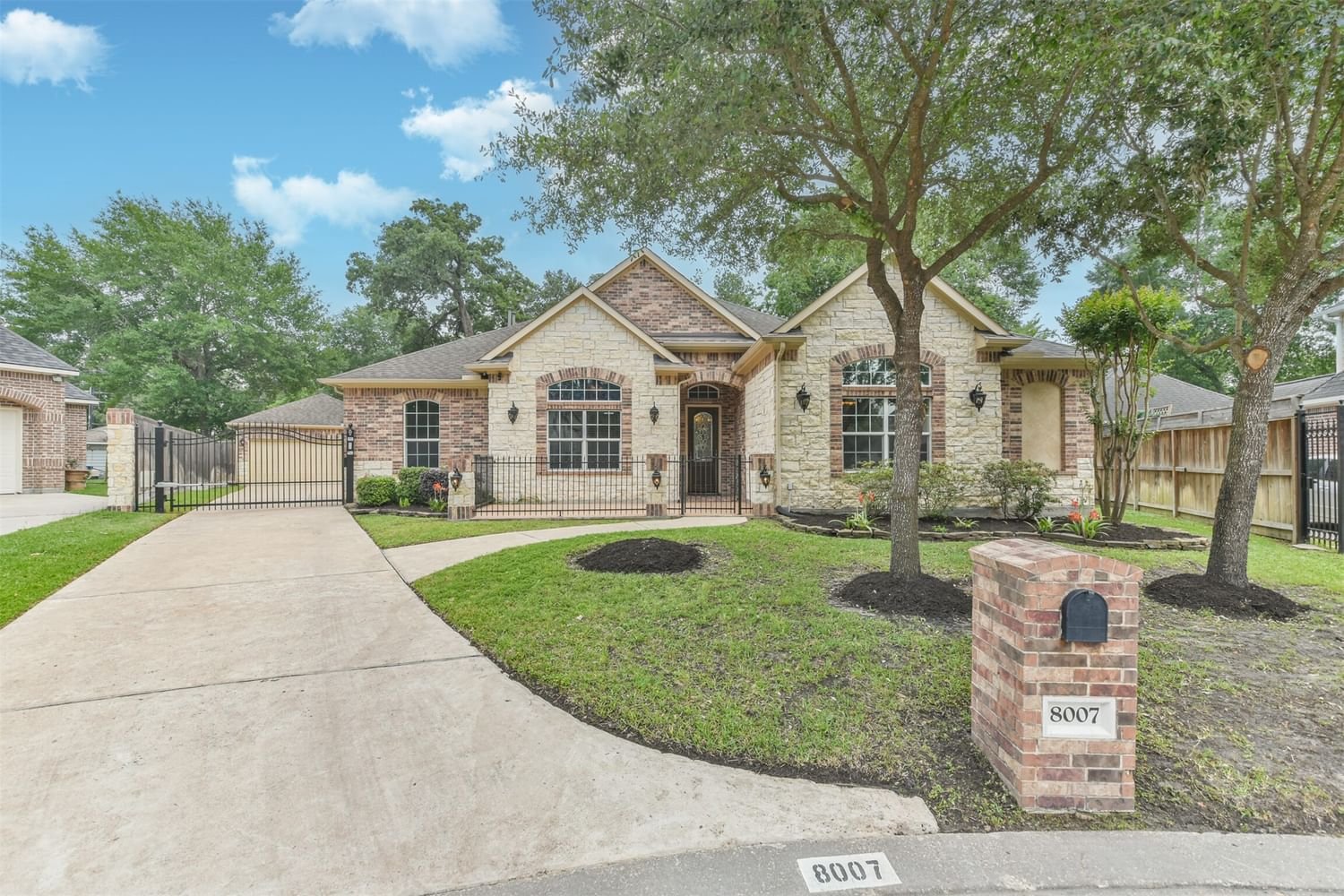 Real estate property located at 8007 Fonthill, Harris, Cypresswood Forest Sec 01, Spring, TX, US