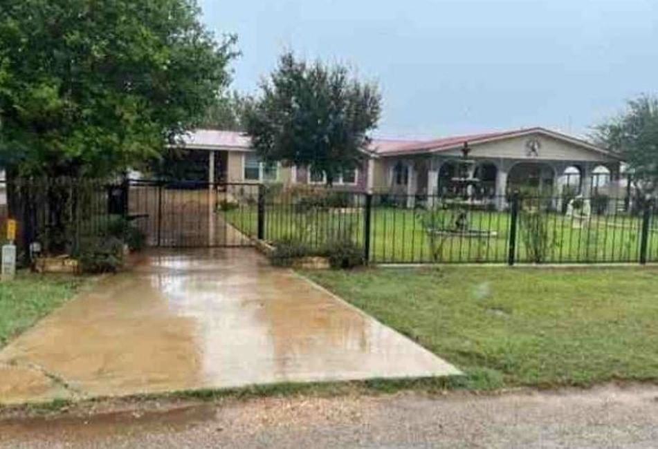 Real estate property located at 1168 County Road 4600, Frio, Hilltop Acres Ph 04, Dilley, TX, US
