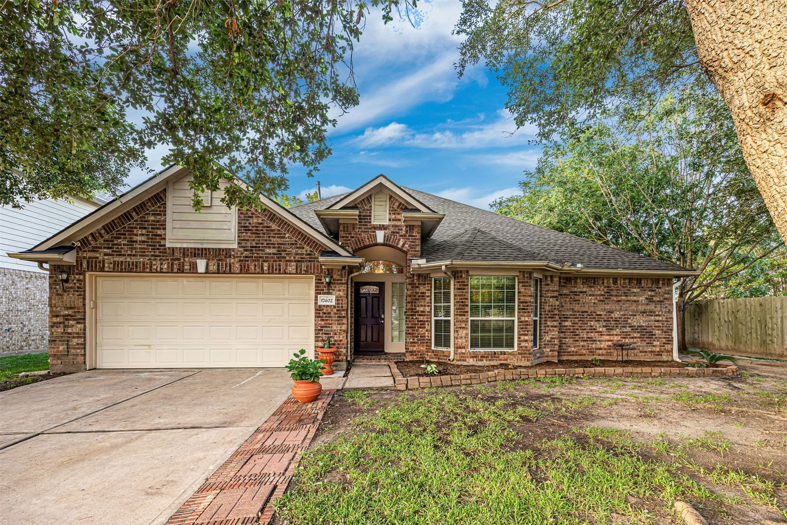 Real estate property located at 17402 Aspen Ridge Ct, Fort Bend, Twin Oaks Village, Richmond, TX, US