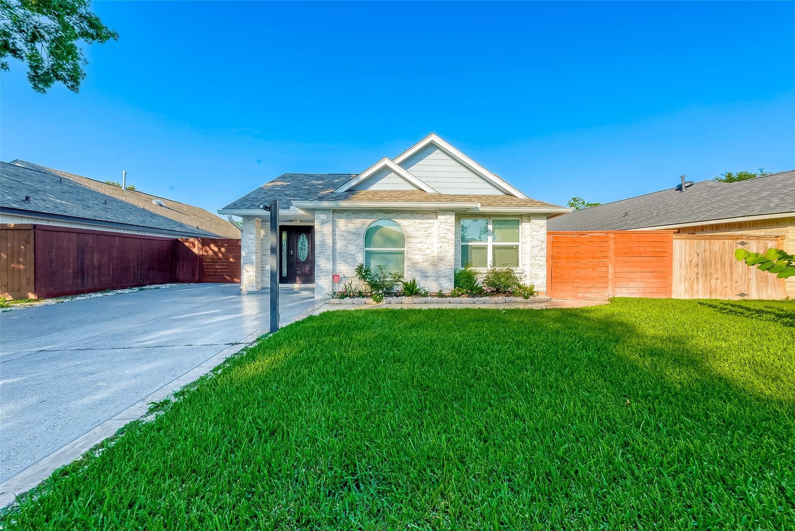 Real estate property located at 15622 Scenic Haven Drive, Harris, Mission Glen, Houston, TX, US