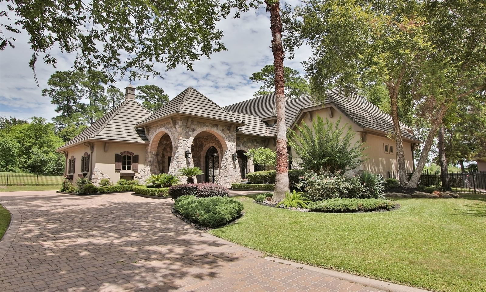 Real estate property located at 2703 Northgate Village, Harris, Village Northgate Forest, Houston, TX, US
