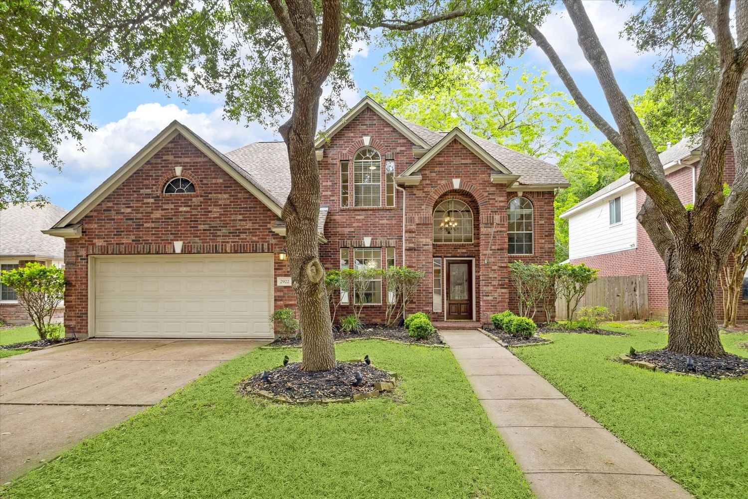 Real estate property located at 2922 Five Oaks, Fort Bend, Sienna Village Of Shipmans Landing Sec 9, Missouri City, TX, US