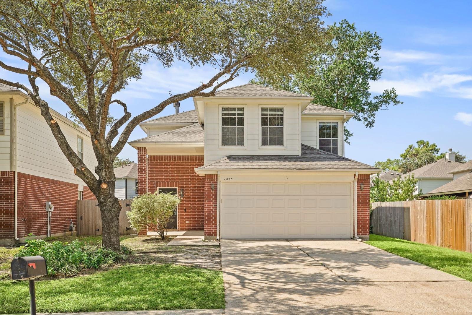 Real estate property located at 1010 Willow West, Harris, North View West, Houston, TX, US