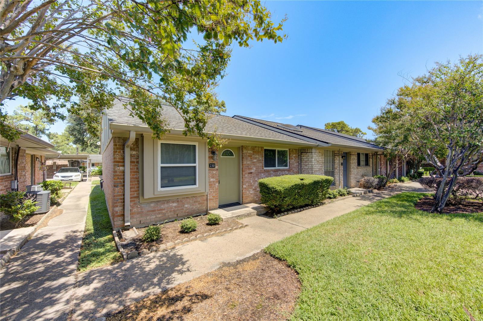 Real estate property located at 230 Tri Oaks #230, Harris, Wilcrest Walk T/H Sec 04 U/R, Houston, TX, US