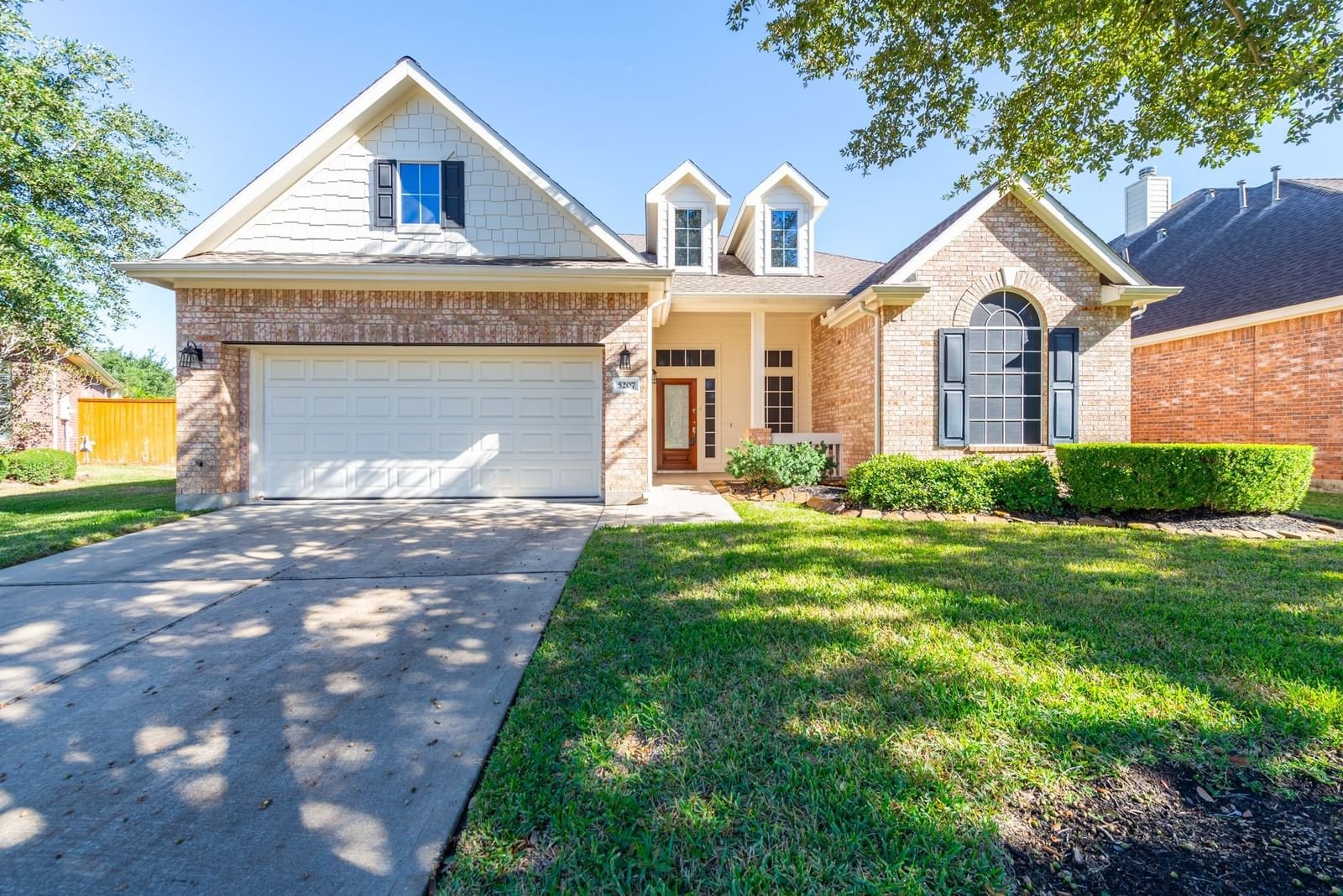 Real estate property located at 5207 Valley Bluff, Fort Bend, Heritage Grand, Katy, TX, US