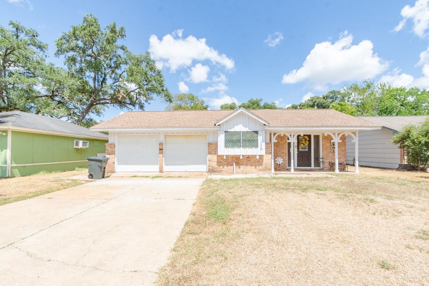 Real estate property located at 110 Pin Oak, Brazoria, Forest Oaks Lake Jackson, Lake Jackson, TX, US