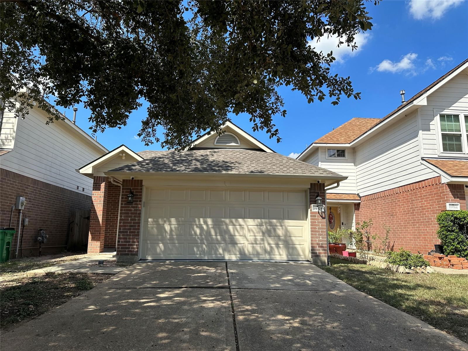 Real estate property located at 19318 Caledonia, Harris, Strathmore Park, Katy, TX, US