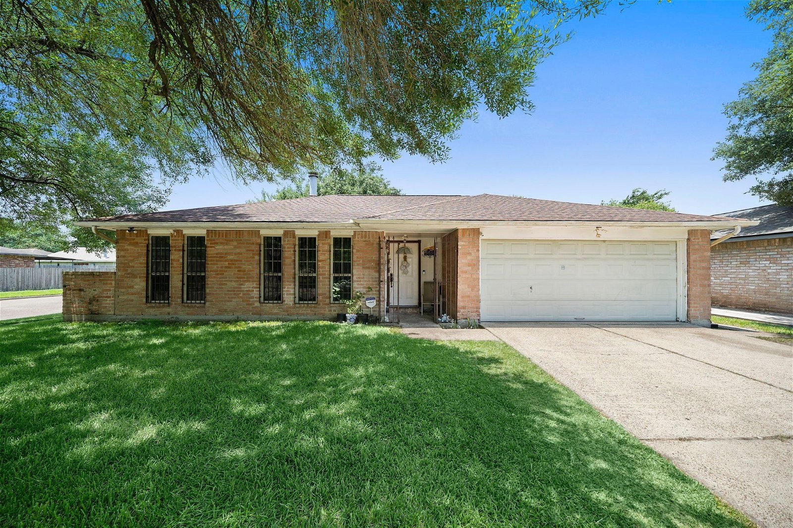 Real estate property located at 1323 Somercotes, Harris, Channelview, TX, US