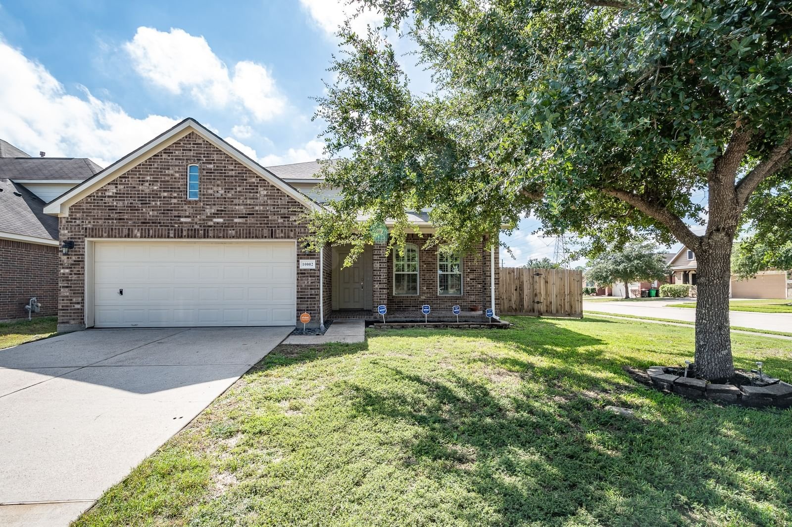 Real estate property located at 10002 Wood Leaf, Chambers, Lynnwood, Baytown, TX, US