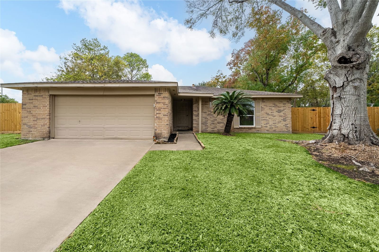 Real estate property located at 14330 Templar, Fort Bend, Townewest, Sugar Land, TX, US