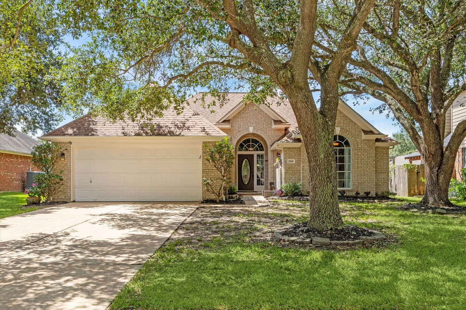 Real estate property located at 2106 Teal Bay Bend, Galveston, Brittany Lakes Sec 2 97, League City, TX, US