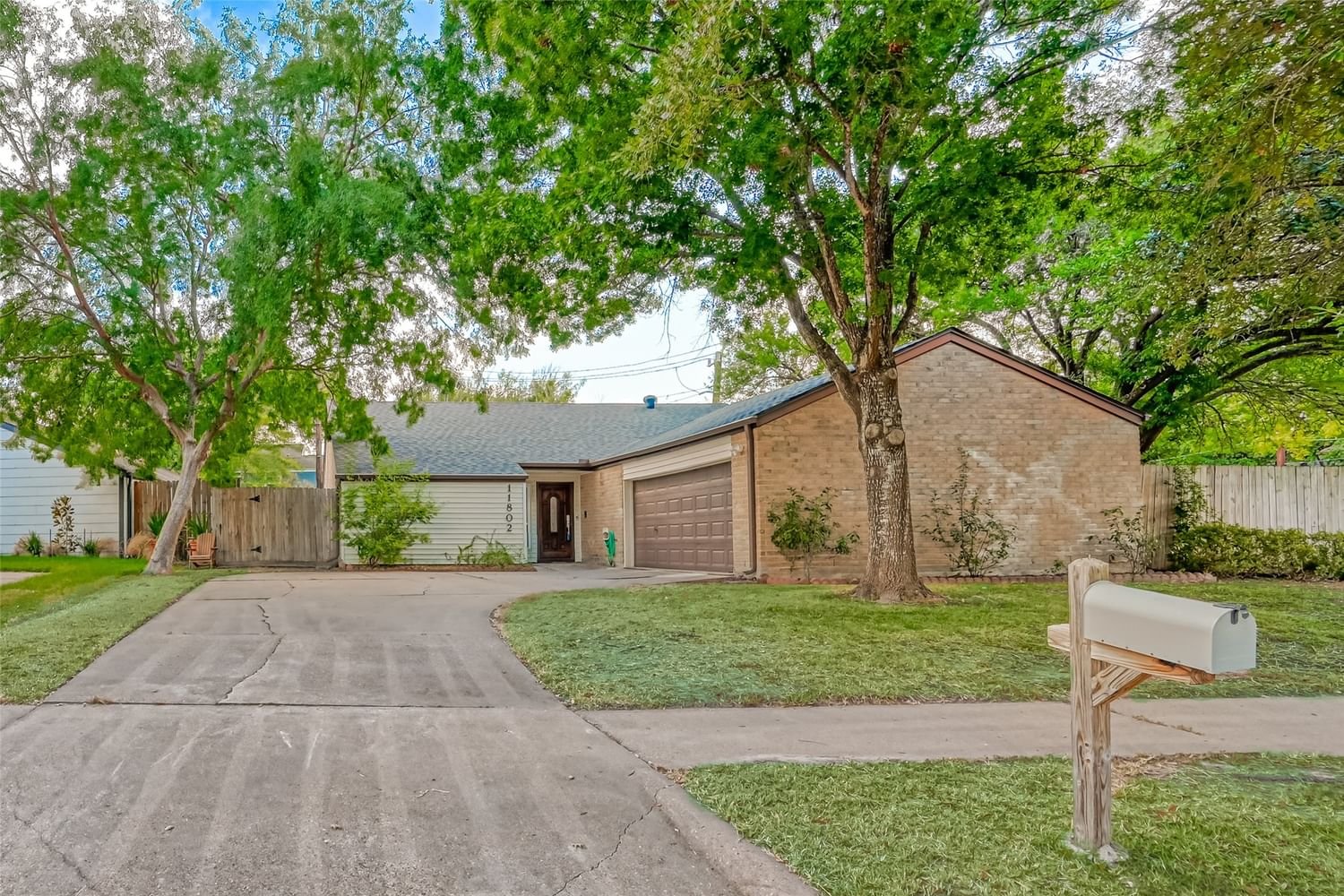 Real estate property located at 11802 Poplar Creek Dr, Harris, Ashford Village Sec 03, Houston, TX, US
