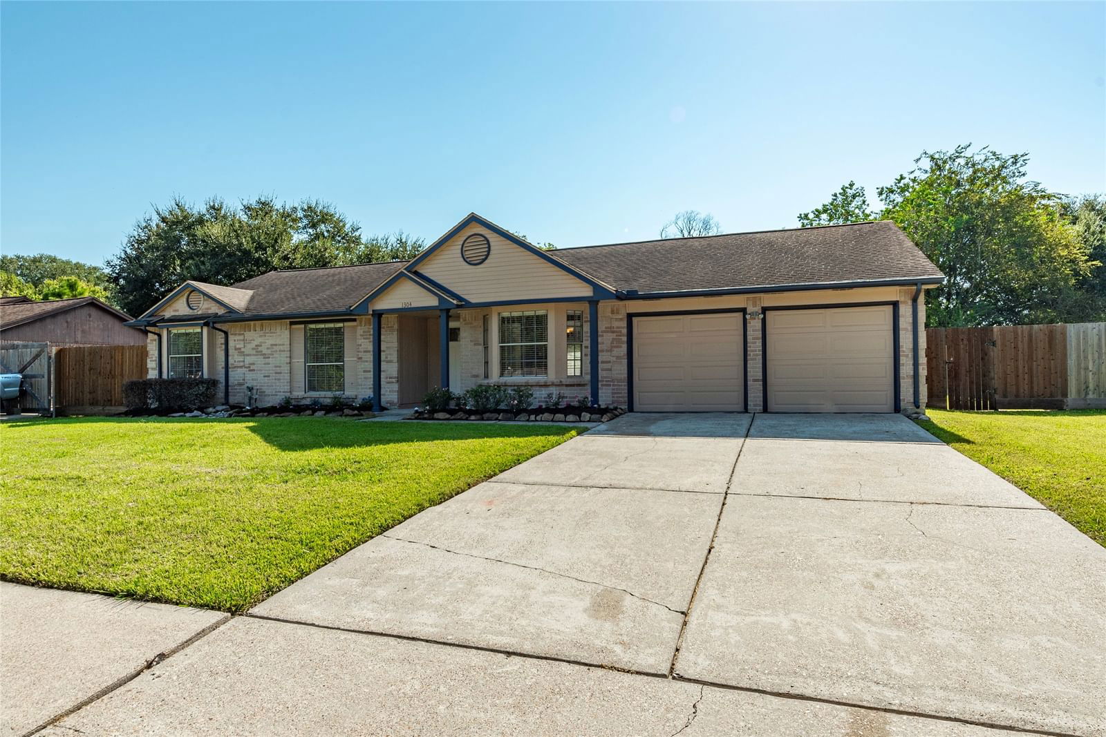 Real estate property located at 1304 Piney Woods, Galveston, Wilderness Trails, Friendswood, TX, US