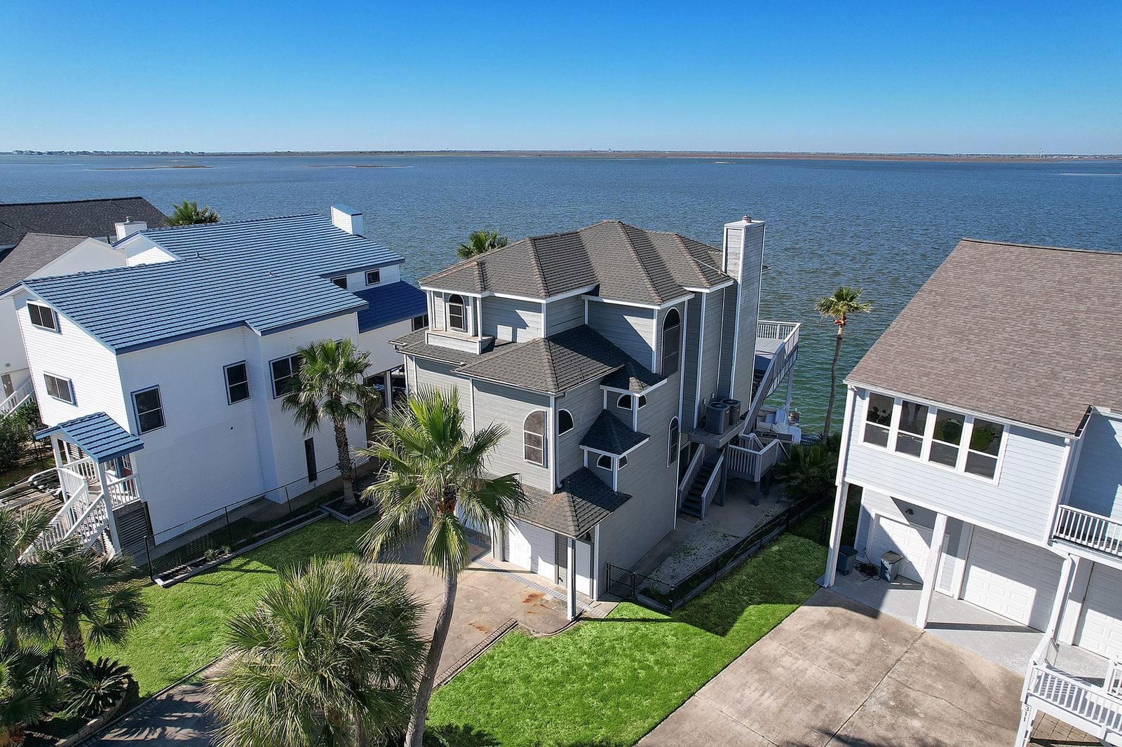 Real estate property located at 307 Isles End, Galveston, Tiki Island 10, Tiki Island, TX, US