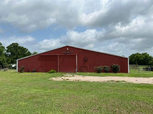 Real estate property located at 2045 County Road 220, Brazoria, E Waller, Angleton, TX, US