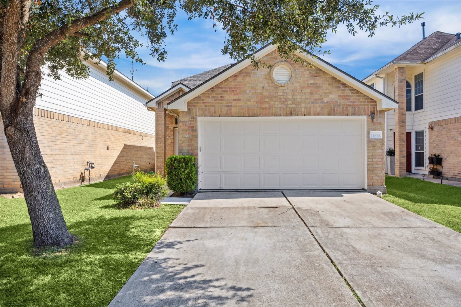 Real estate property located at 13638 Rural Oak, Harris, Southdown Trace Sec 02, Houston, TX, US