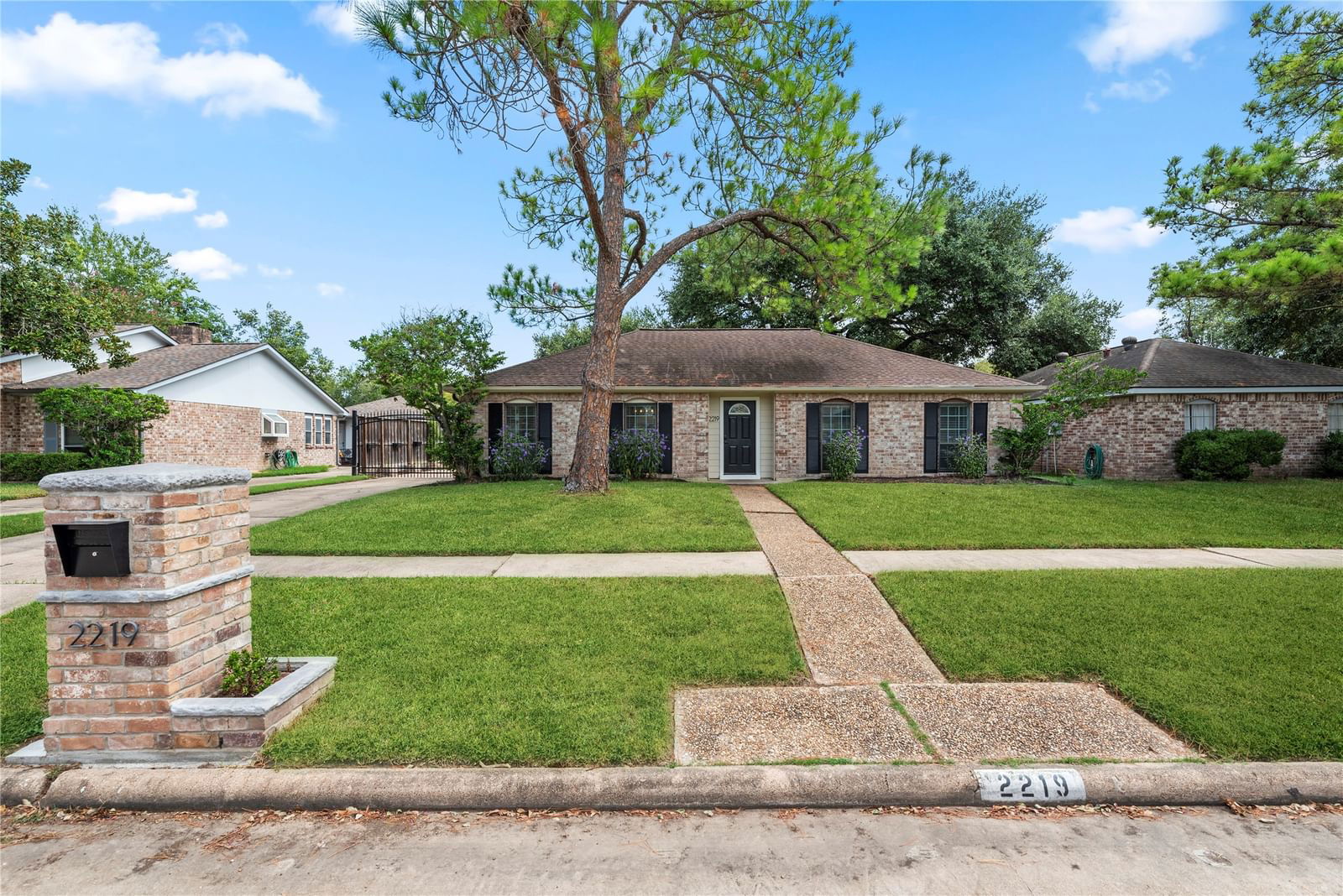 Real estate property located at 2219 Briarview, Harris, Briar Village, Houston, TX, US