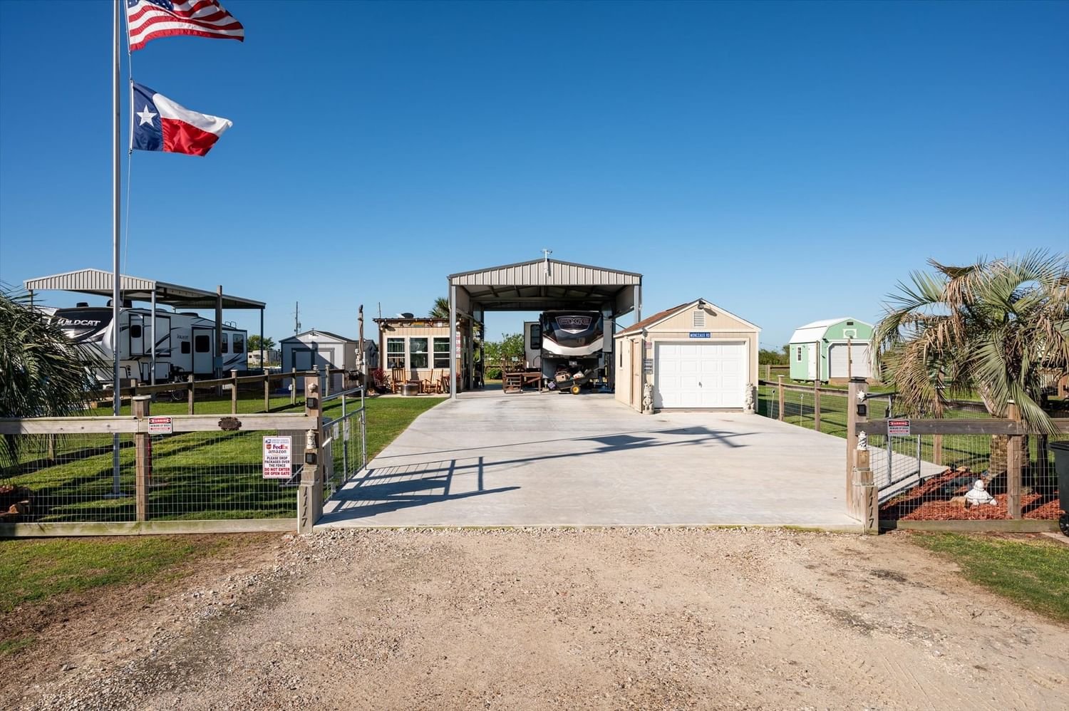 Real estate property located at 1117 Monkhouse, Galveston, Intercoastal Canal Add, Crystal Beach, TX, US