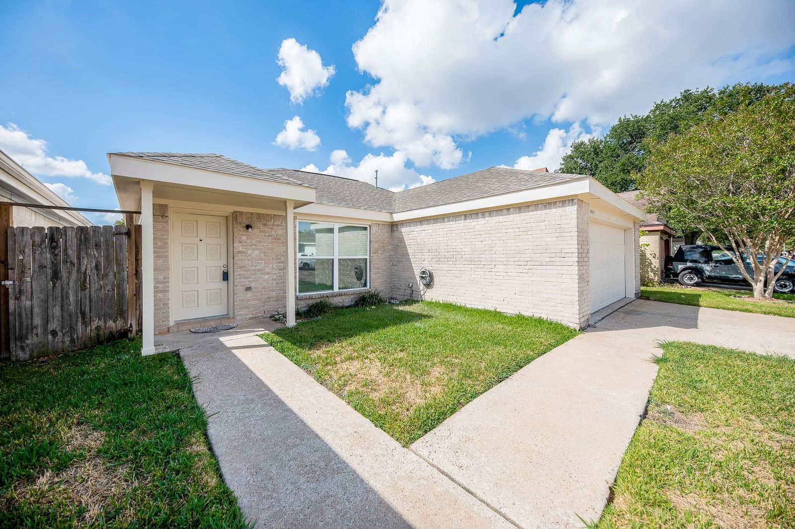 Real estate property located at 11527 Chesswood, Harris, Brays Forest Sec 05 R/P, Houston, TX, US