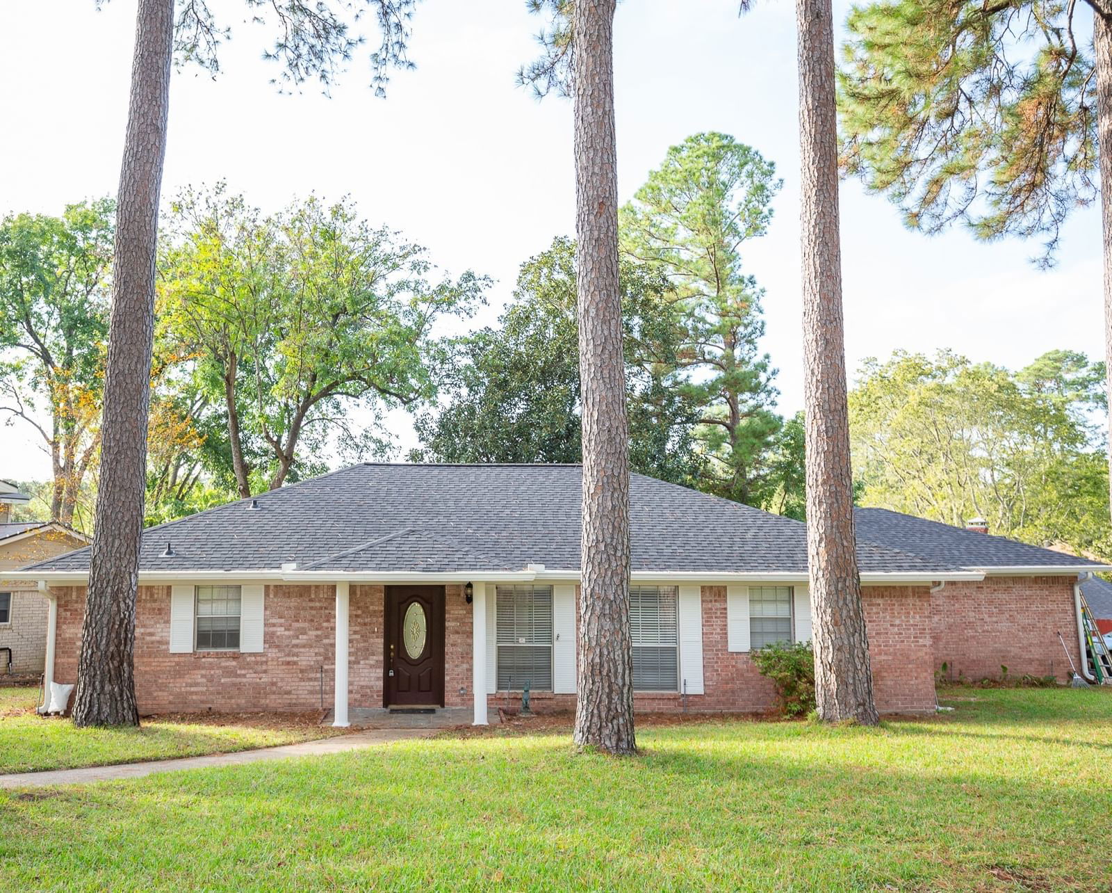 Real estate property located at 502 River Oaks, Walker, Elkins Lake - Sec 2, Huntsville, TX, US