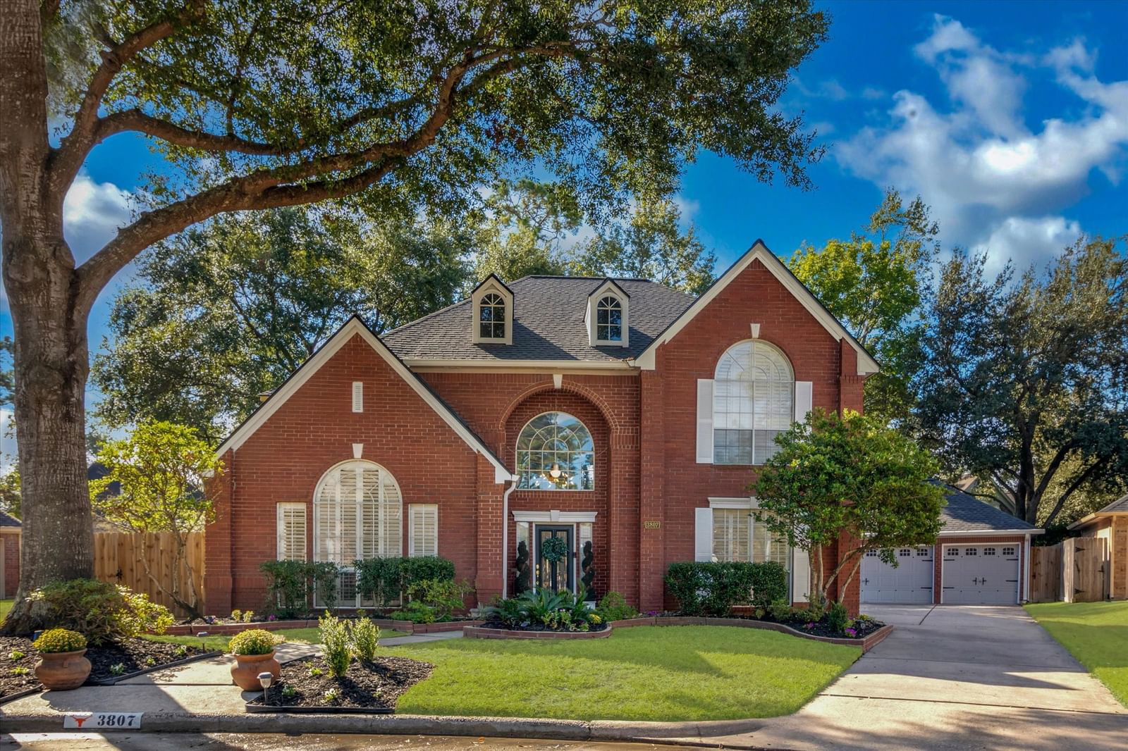 Real estate property located at 3807 Ridge Manor, Harris, Greentree Village Sec 05, Houston, TX, US