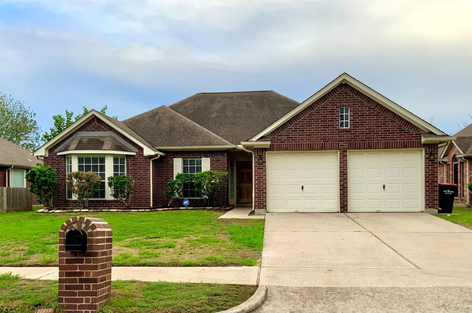 Real estate property located at 1915 Country Club Cove, Harris, Baytown, TX, US