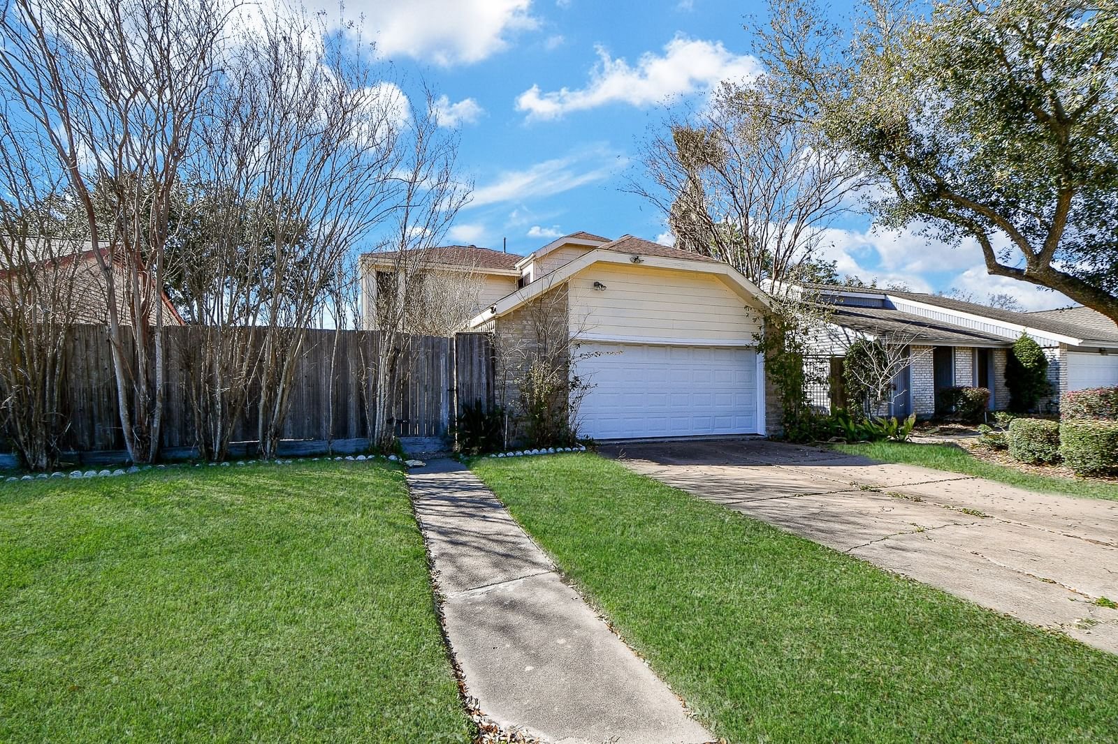 Real estate property located at 12110 Meadow Valley, Fort Bend, Meadowglen Sec 1, Meadows Place, TX, US