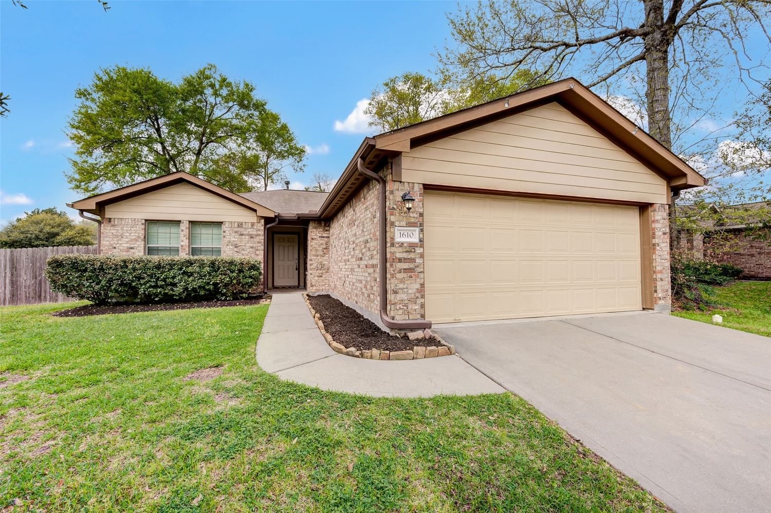 Real estate property located at 1610 Katydid, Montgomery, Foster Glen 02, Conroe, TX, US