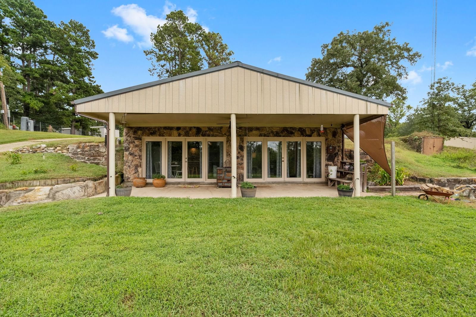 Real estate property located at 18 Arrowhead, Walker, Redskin Ridge - Sec 1, Huntsville, TX, US