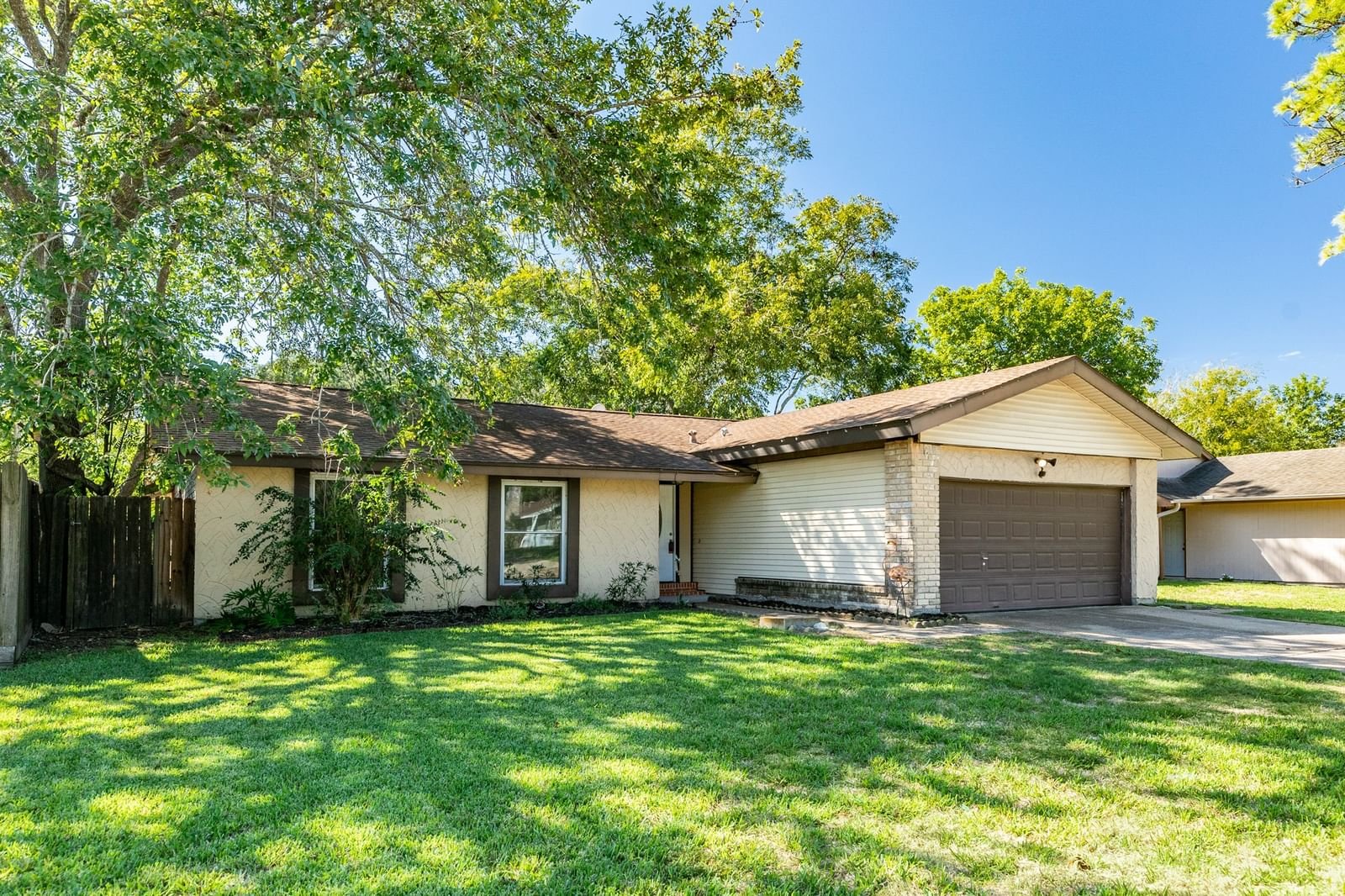 Real estate property located at 16806 Paint Rock, Harris, Forest Bend Sec 04, Friendswood, TX, US