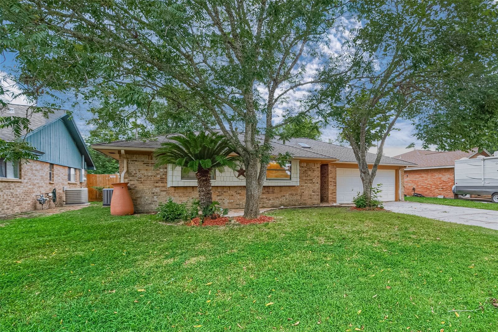 Real estate property located at 1000 Molina, Brazoria, Brookhollow Angleton 318 T, Angleton, TX, US