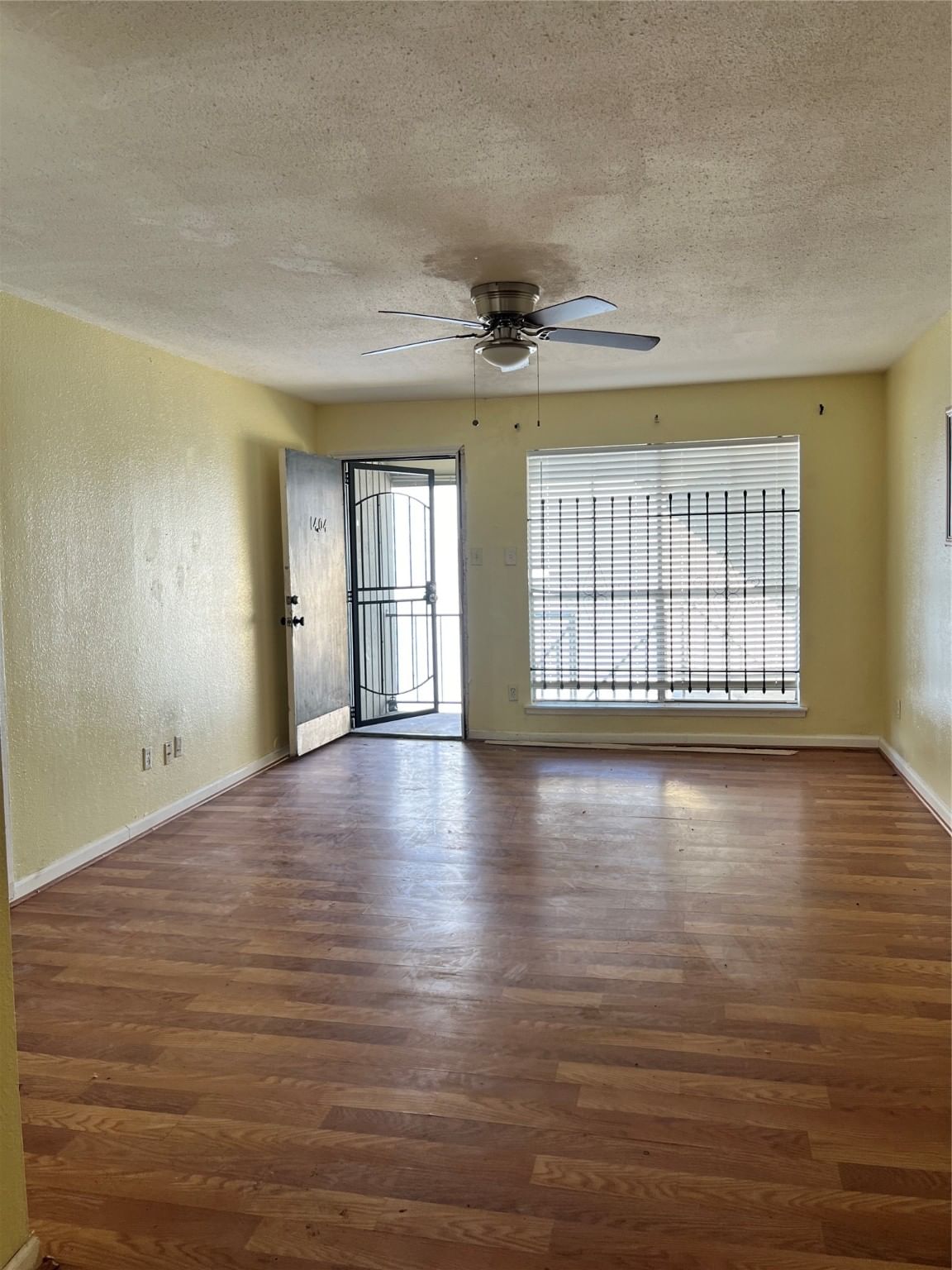 Real estate property located at 5625 Antoine #1404, Harris, Oakwood Gardens Condo, Houston, TX, US