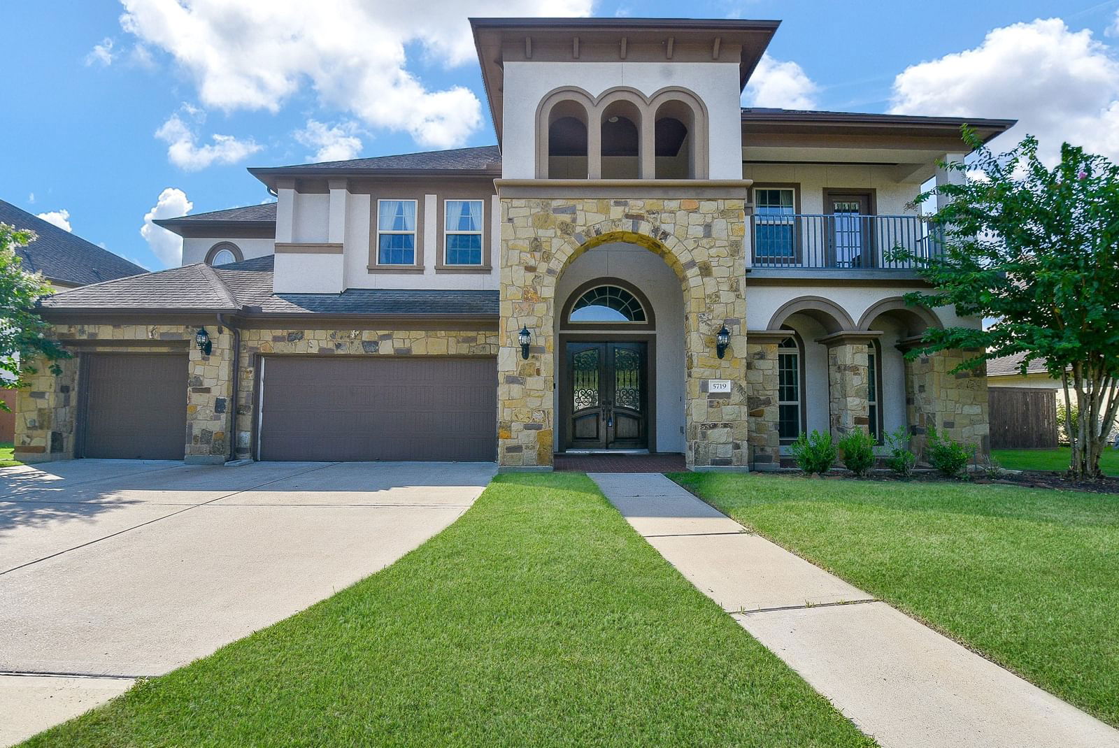 Real estate property located at 5719 Avon Landing, Fort Bend, Avalon At Riverstone, Sugar Land, TX, US